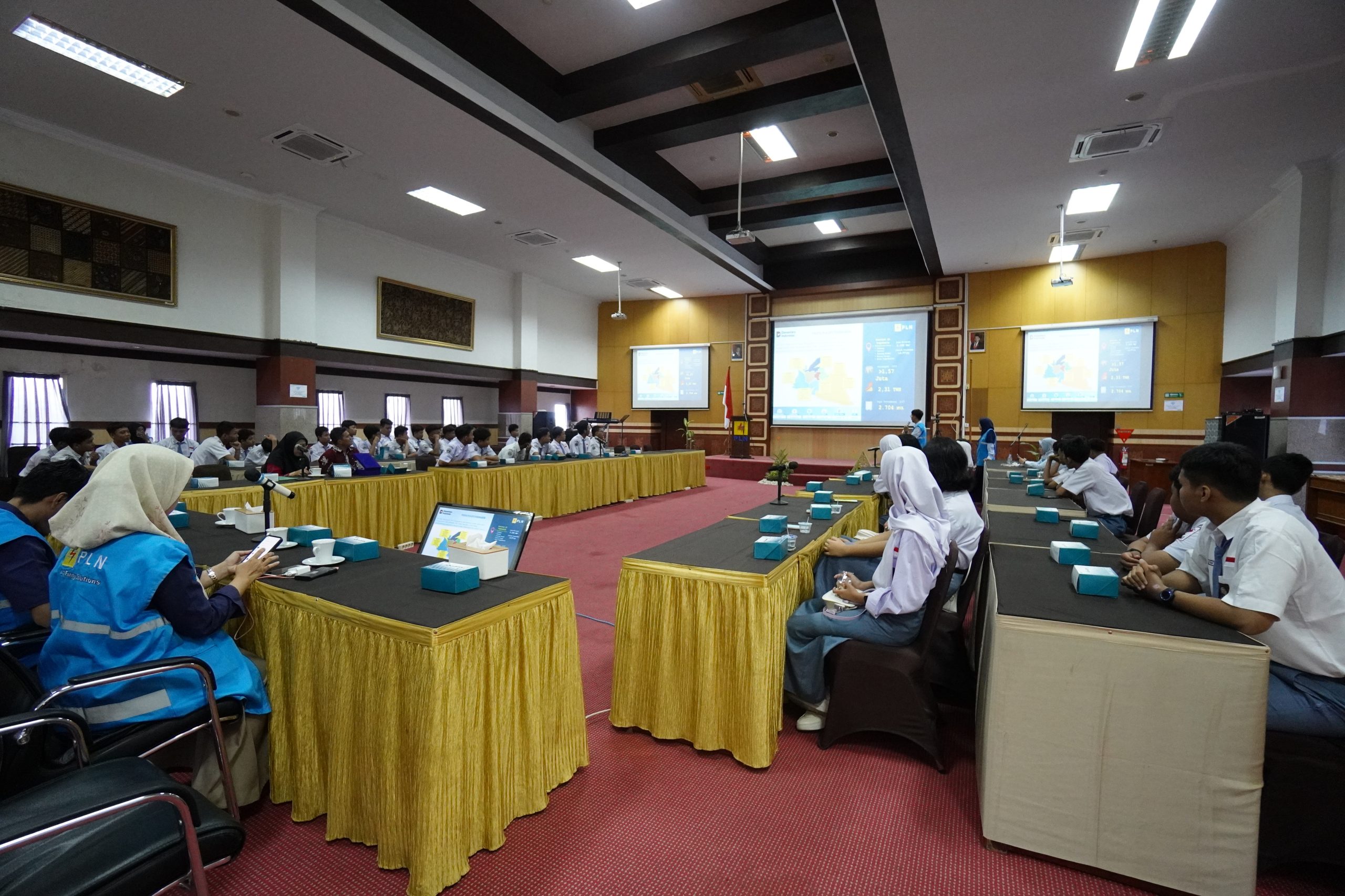 Masuki Libur Nataru, PLN UP3 Yogyakarta Beri Bekal Siswa SMK N 4 Semarang Pemahaman Dunia Kelistrikan