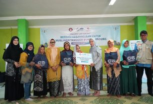 pln uid yogyakarta salurkan bantuan sembako untuk buruh gendong perempuan di pasar giwangan peringati hari kartini