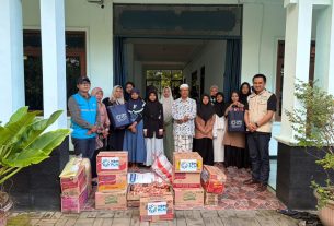 pln salurkan bantuan pondok pesantren yogyakarta kepada tiga pesantren dalam rangka hari kartini
