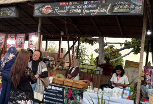 Rumah BUMN Gunungkidul Geopark Night Specta 2026 menampilkan kuliner tradisional dan produk inovasi UMKM binaan PLN