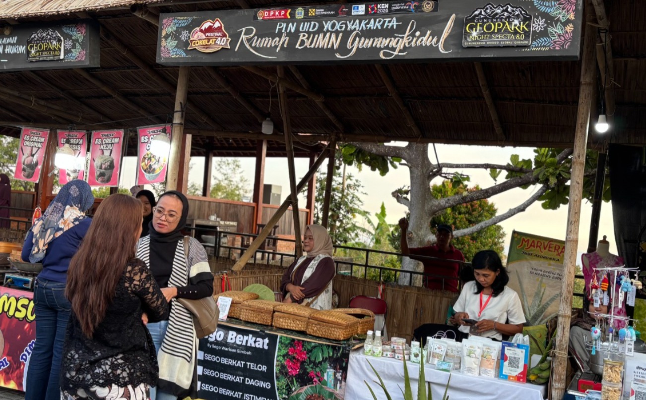 Rumah BUMN Gunungkidul Geopark Night Specta 2026 menampilkan kuliner tradisional dan produk inovasi UMKM binaan PLN