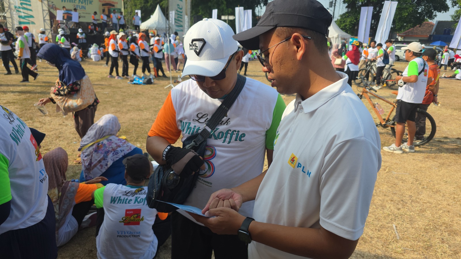 PLN UP3 Yogyakarta dan Wonosari edukasi masyarakat gunakan PLN Mobile pada HUT Forum Pimred Multimedia Indonesia jelang Kemerdekaan RI