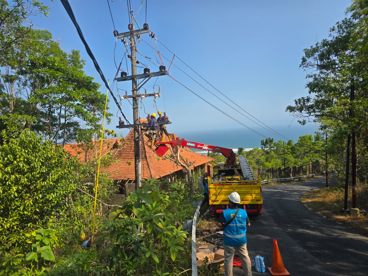 PLN UID Yogyakarta kerahkan 70 personel untuk memperkuat keandalan listrik di Gunungkidul jelang HUT ke-81 RI