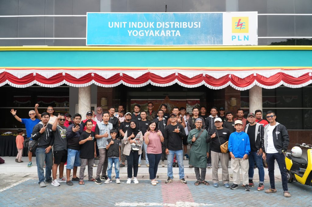 PLN Yogyakarta bersama komunitas motor listrik dukung mobilitas hijau