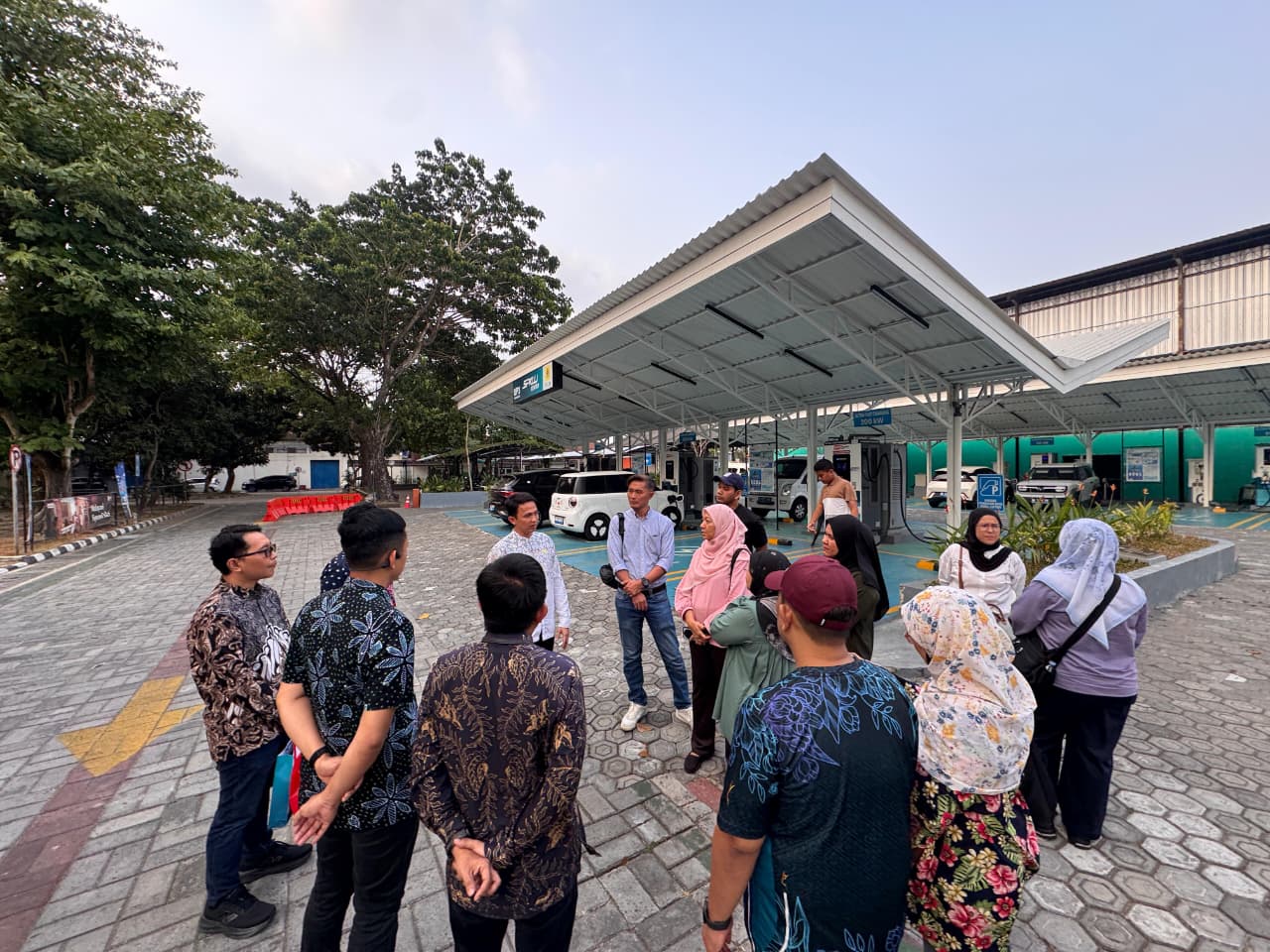 Digitalisasi Layanan Kelistrikan PLN dan SPKLU Center di PLN UID Yogyakarta