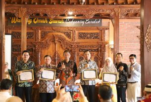 PLN UID Yogyakarta Apresiasi TJSL dari Pemkab Bantul pada Hari Pelanggan Nasional