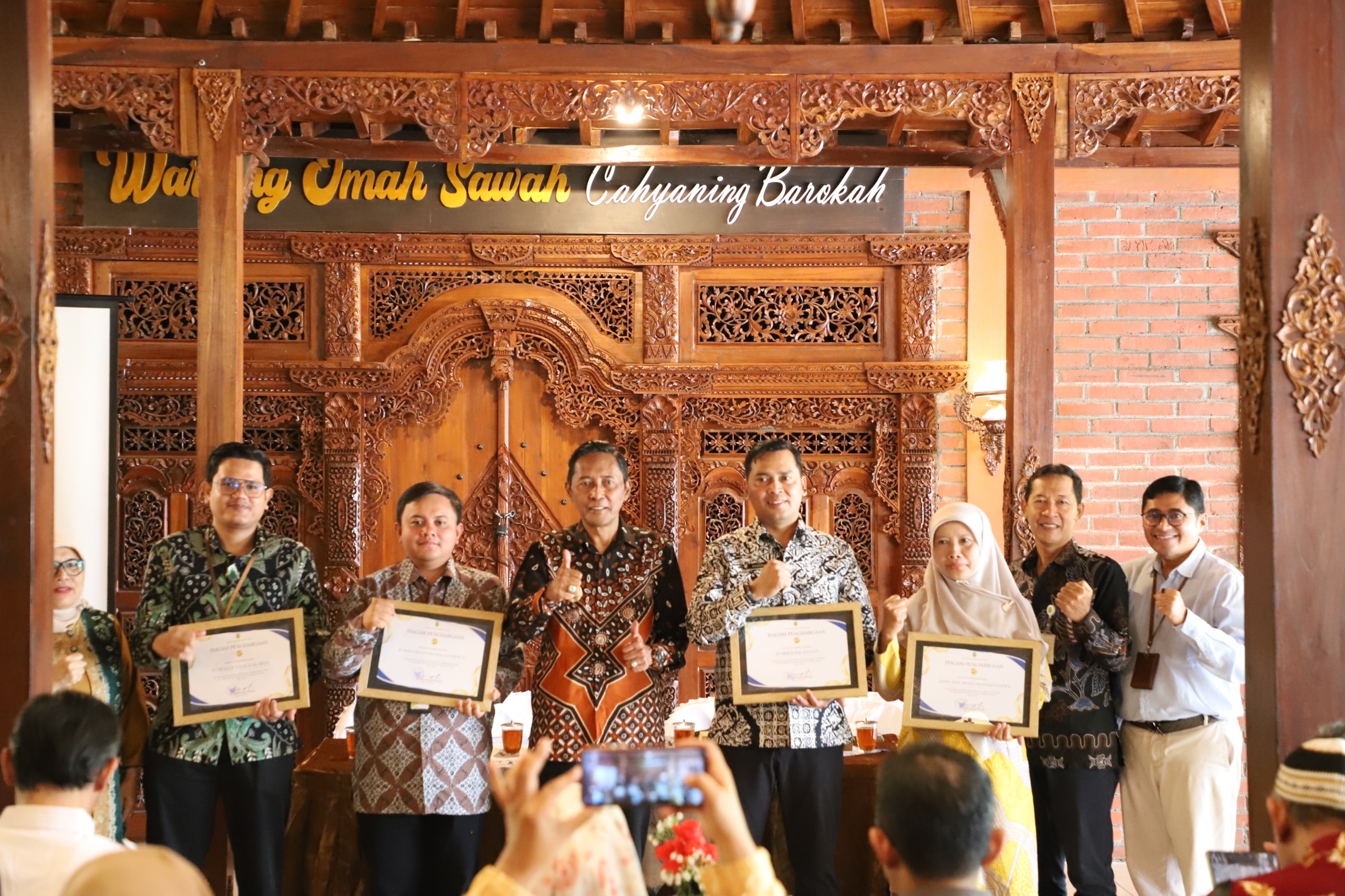 PLN UID Yogyakarta Apresiasi TJSL dari Pemkab Bantul pada Hari Pelanggan Nasional