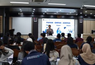 GM PLN UID Yogyakarta Ajak Mahasiswa UGM Berkarya dengan Integritas