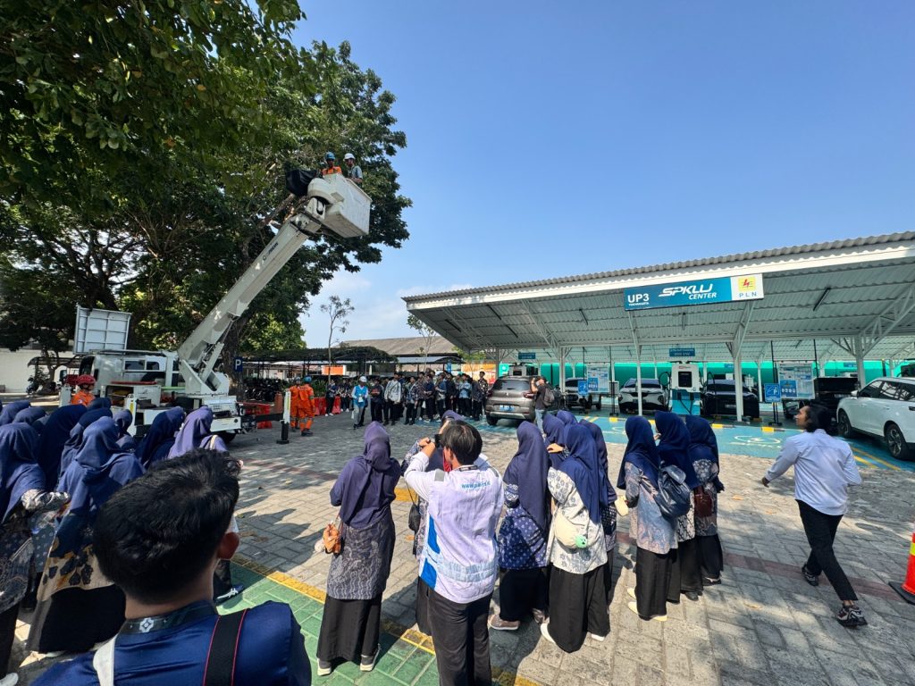 PLN UID Yogyakarta Edukasi Siswa SMA AFBS dalam kegiatan Hari Kesaktian Pancasila