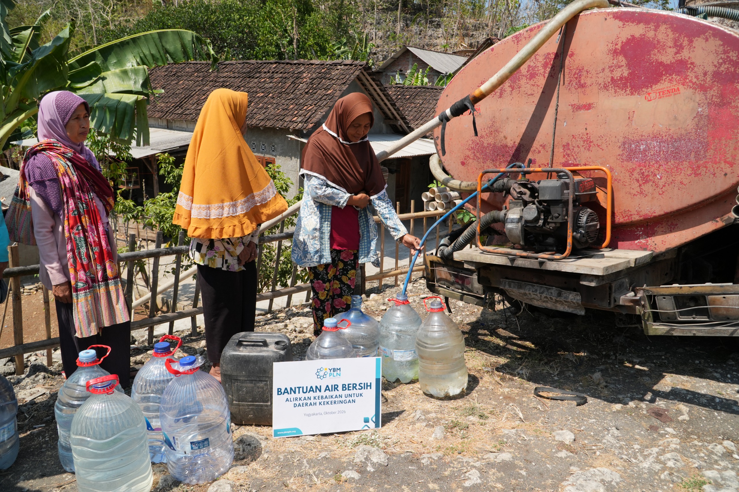 PLN UID Yogyakarta Air Bersih Gunungkidul salurkan 80.000 liter untuk warga