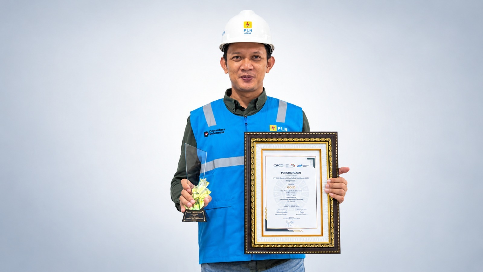 PLN UID Yogyakarta Penghargaan TJSL atas pemberdayaan UMK dan pelestarian lingkungan
